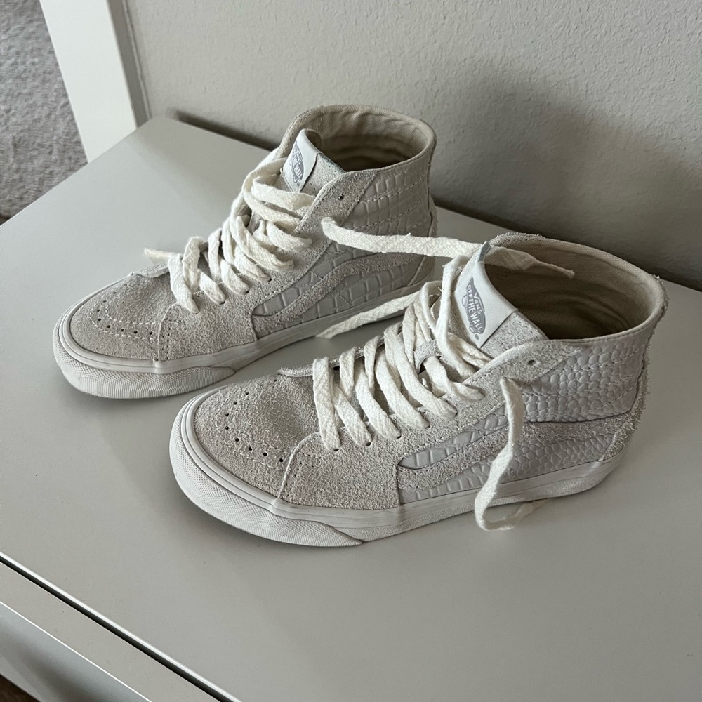 Vans Sk8 Hi Tapered Vr3 Shoes - white (gray multi)
6M US - 7.5W US - Picture 3 of 9